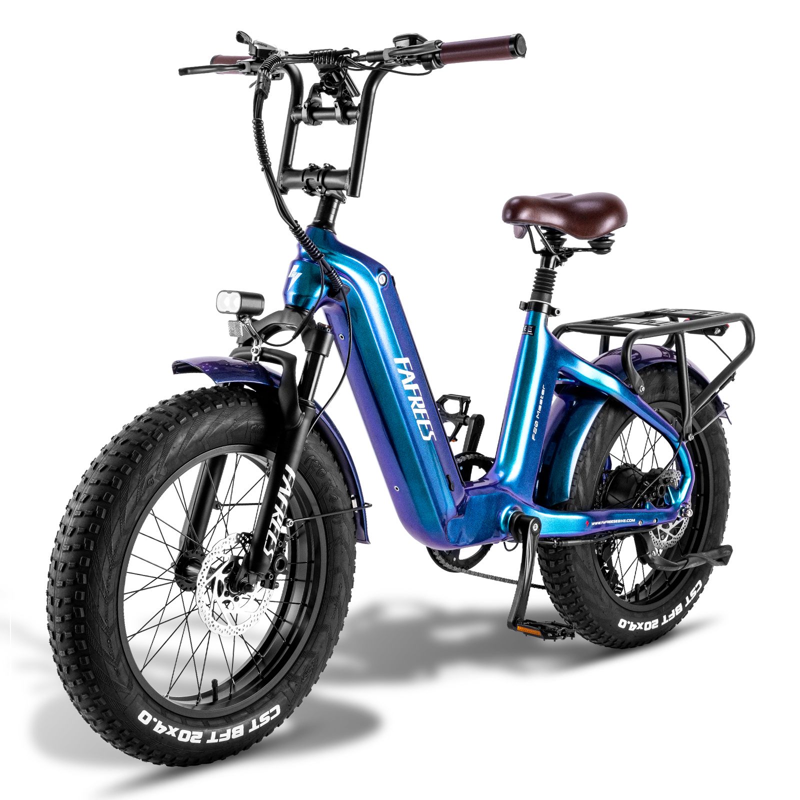 Vélo électrique bleu avec pneus larges, porte-bagages et selle marron. Marque Fafrees.