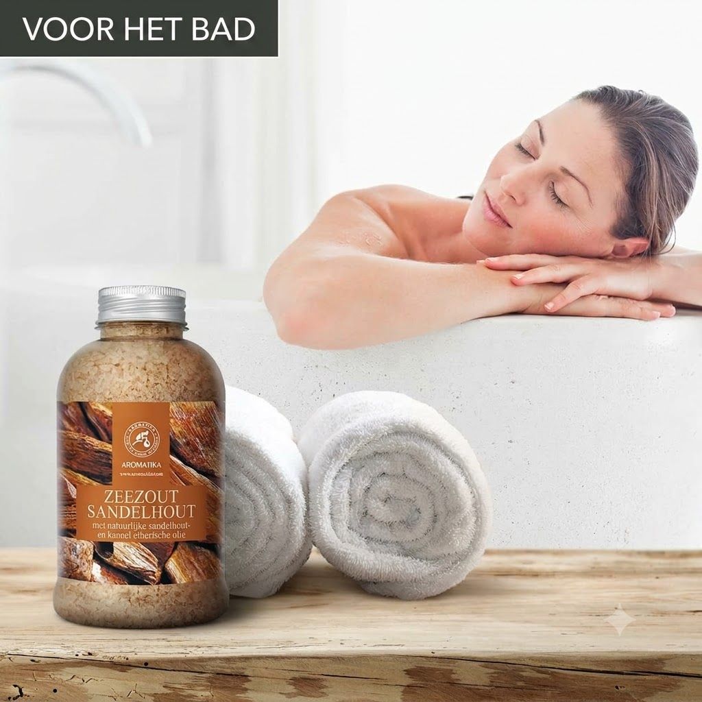Fles met sandelhout badzout, etiket met houtafbeelding.