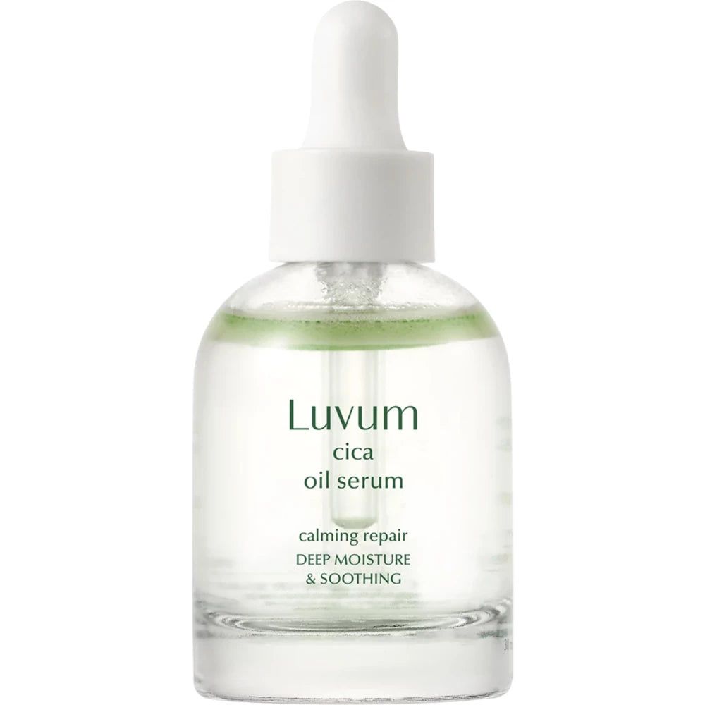 Serumflesje met pipet. Opschrift: Luvum cica oil serum. Tekst: calming repair, deep moisture & soothing.