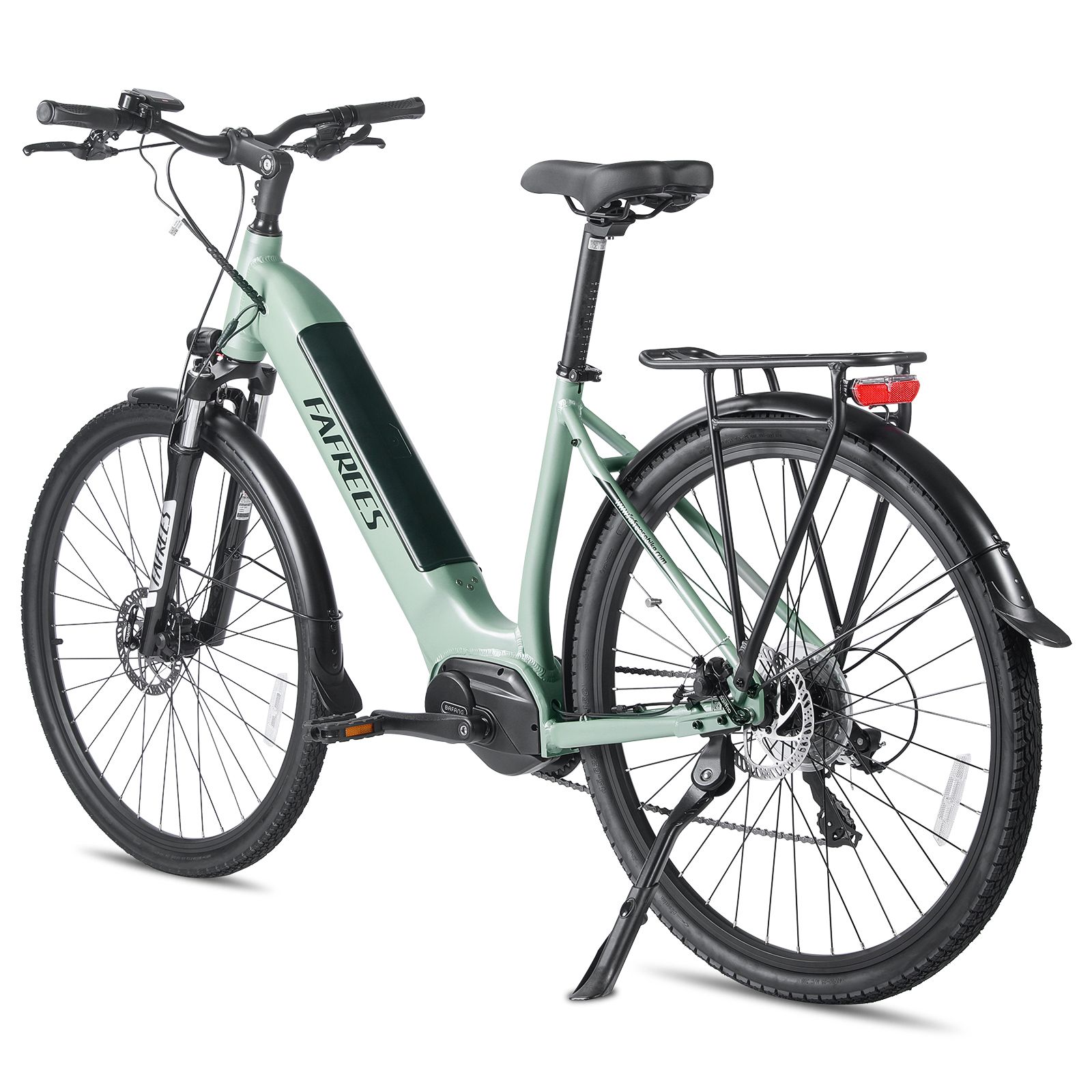 Vélo électrique de trekking vert, vue arrière. Porte-bagages et feu arrière. Pneus et composants noirs. Marque FAFREES.