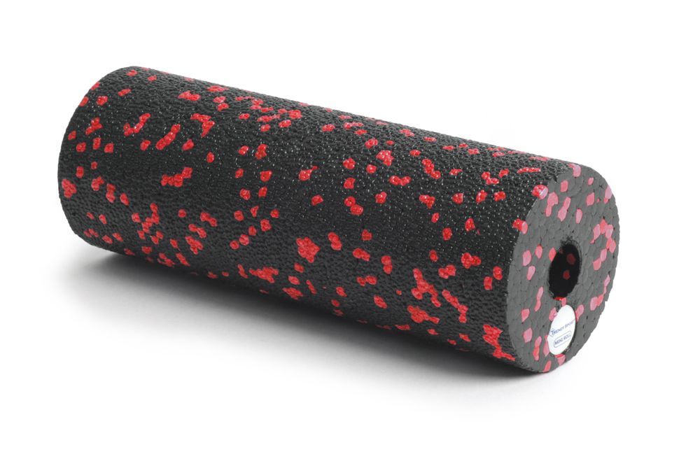 Rouleau de fascia avec motif de points rouges sur fond noir. Forme cylindrique. Trou aux extrémités.