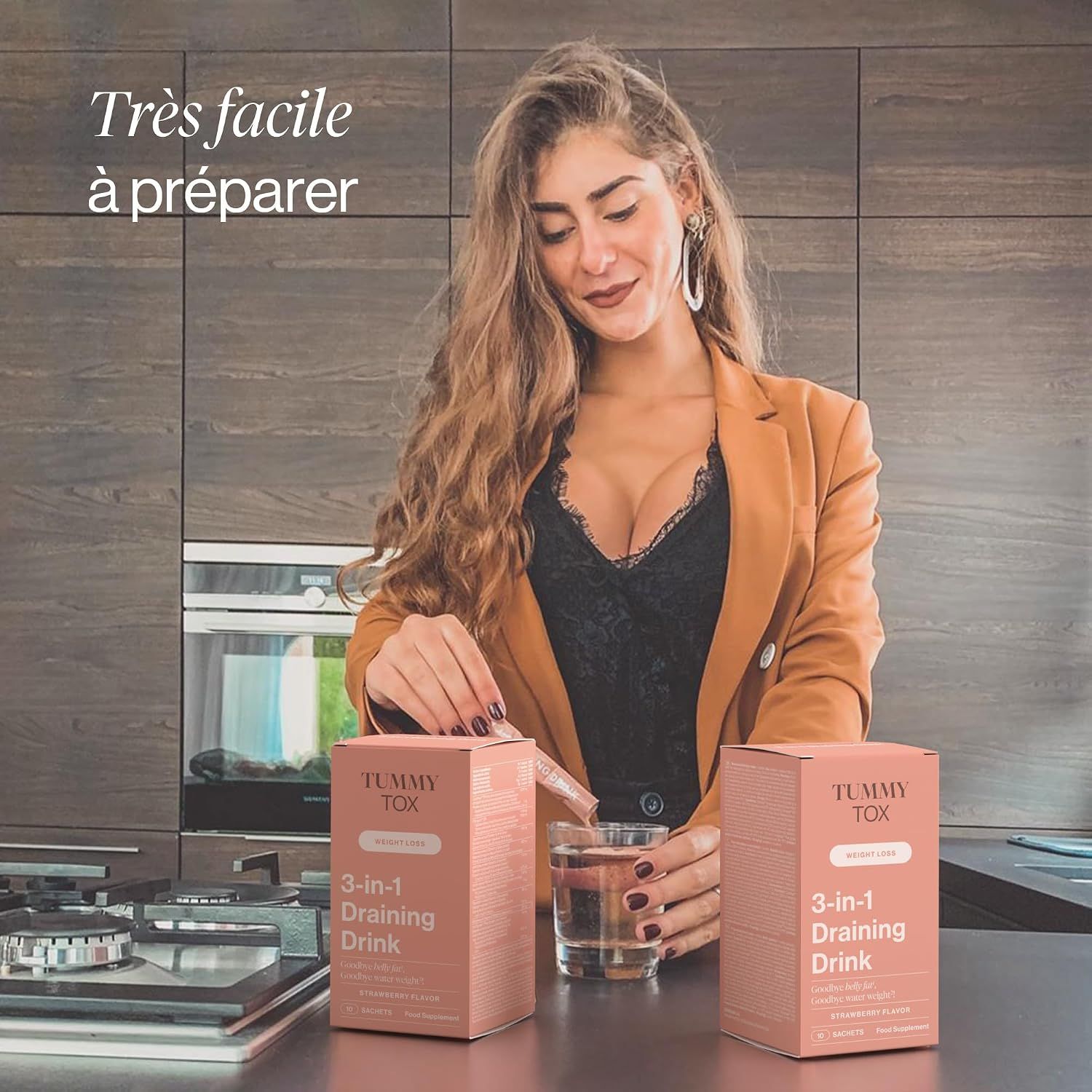 Femme préparant une boisson "3-in-1 Draining Drink", deux boîtes visibles.