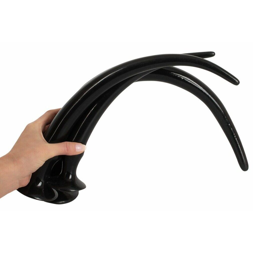 Zwarte, flexibele anale plug met brede basis, vastgehouden in een hand.