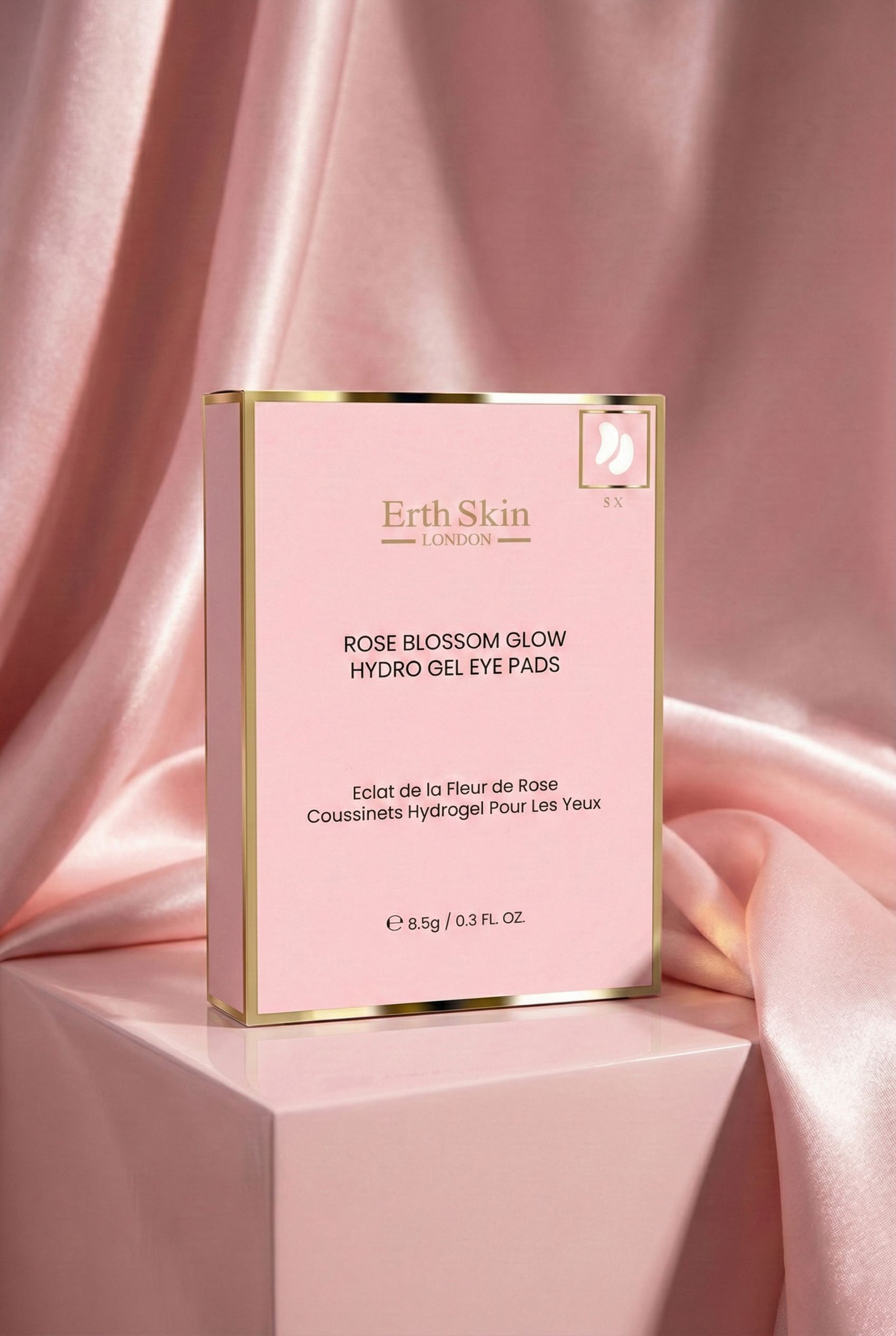 Verpakking van ErthSkin London Rose Blossom Glow Hydro-Gel oogpads op roze zijde.