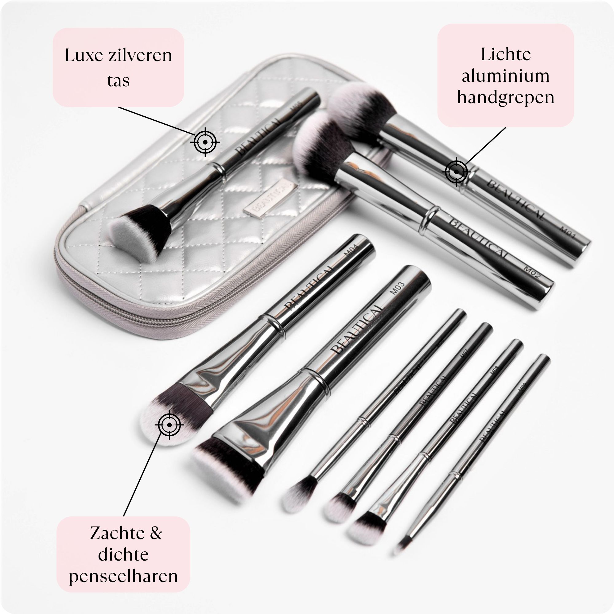 Penselenset met zilveren etui. Merk BEAUTICAL zichtbaar. Op roze achtergrond.