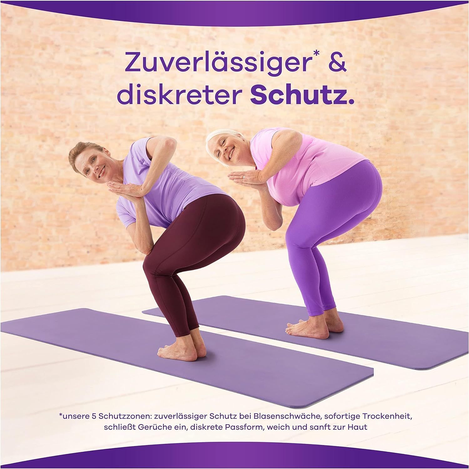Deux femmes font du yoga sur des tapis violets. Texte : Protection fiable et discrète.