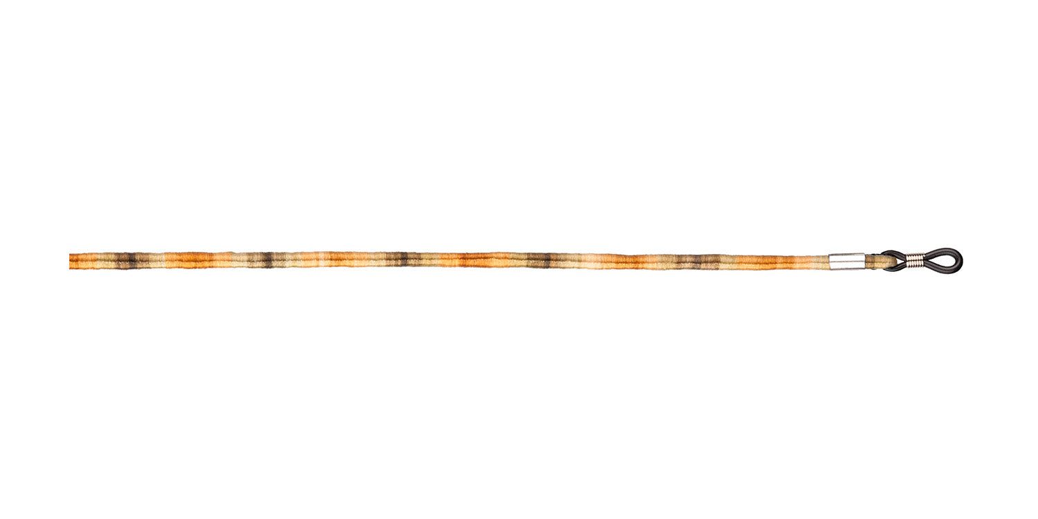 Brillenkoord met oranje-bruin patroon. Rond koord met metalen uiteinden en lussen.