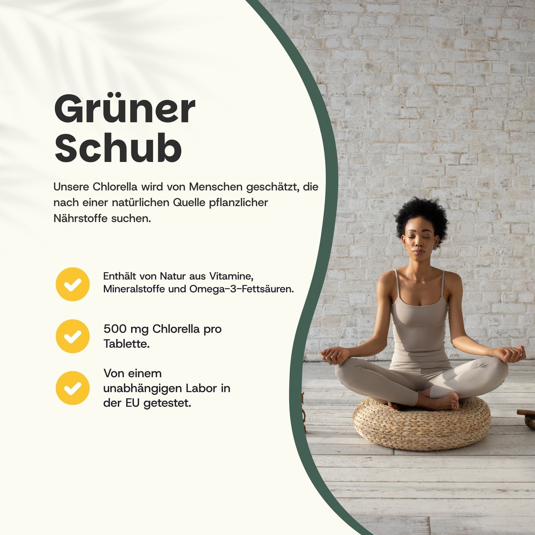 Femme en position de méditation à côté de texte sur les compléments de chlorelle.