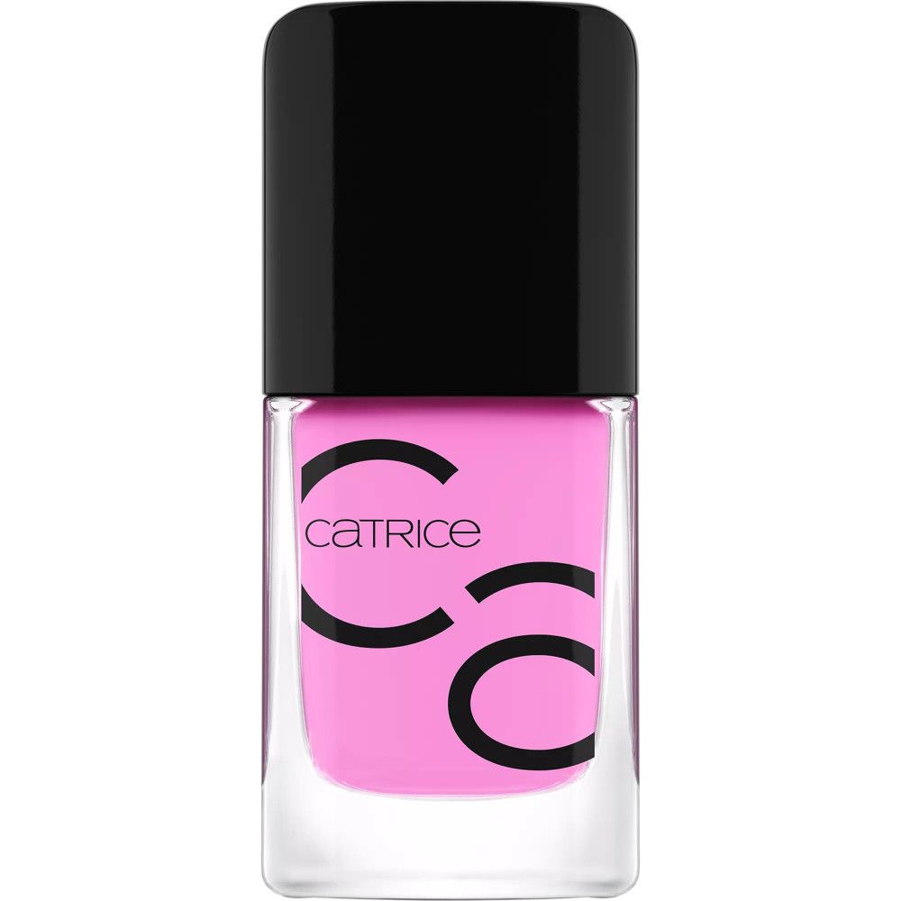 Flacon de vernis à ongles avec contenu rose. Catrice est écrit sur le flacon.