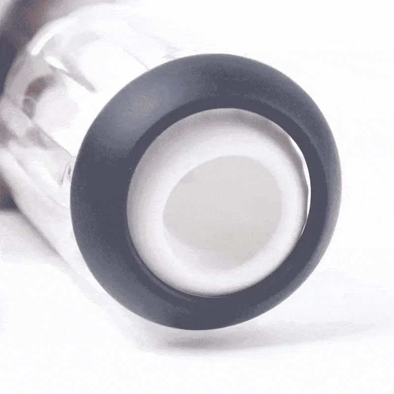 Anneau gris foncé entourant une ouverture blanche. L'anneau entoure l'ouverture.