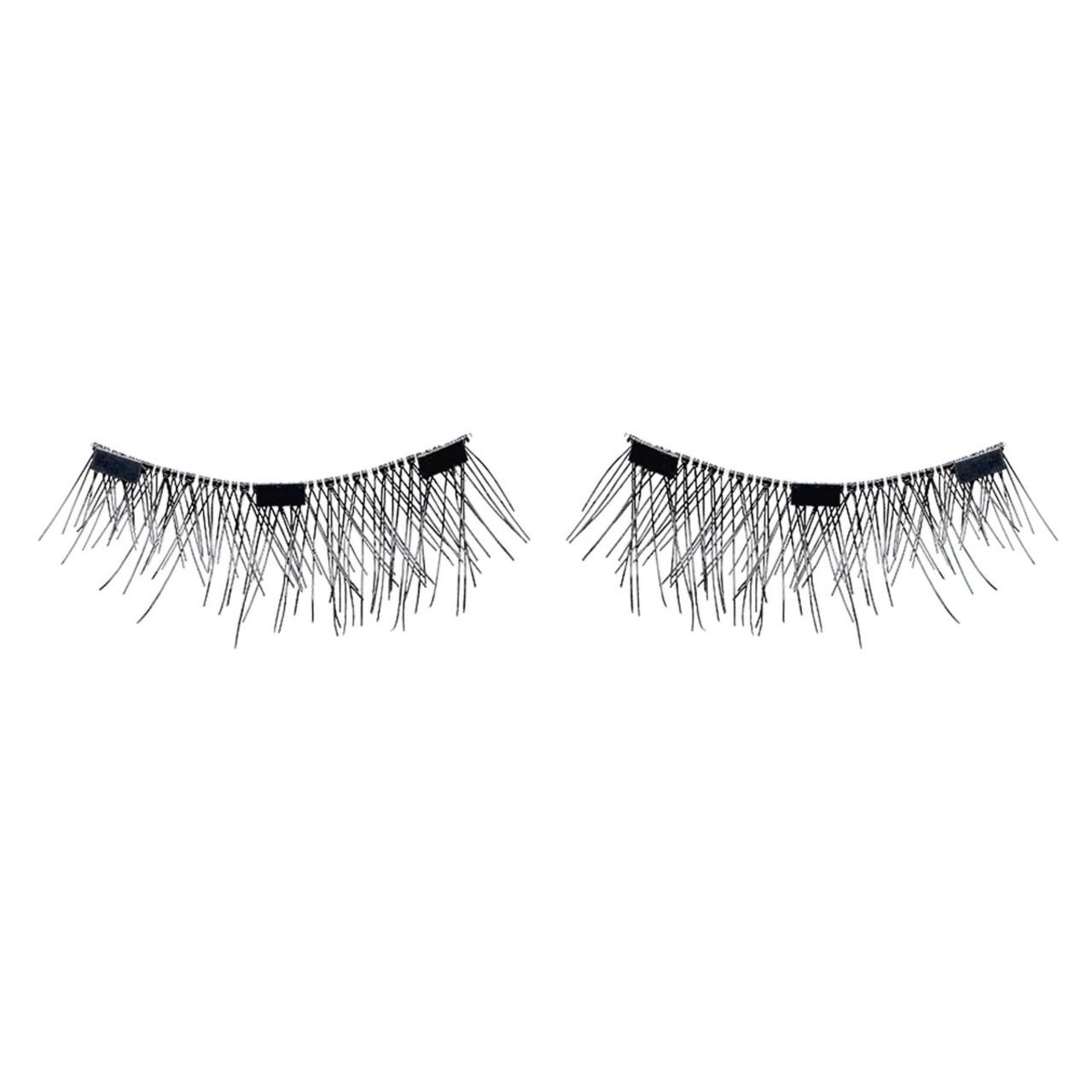 Deux cils magnétiques. Faux cils noirs avec de petits aimants à la base. Sur fond blanc.