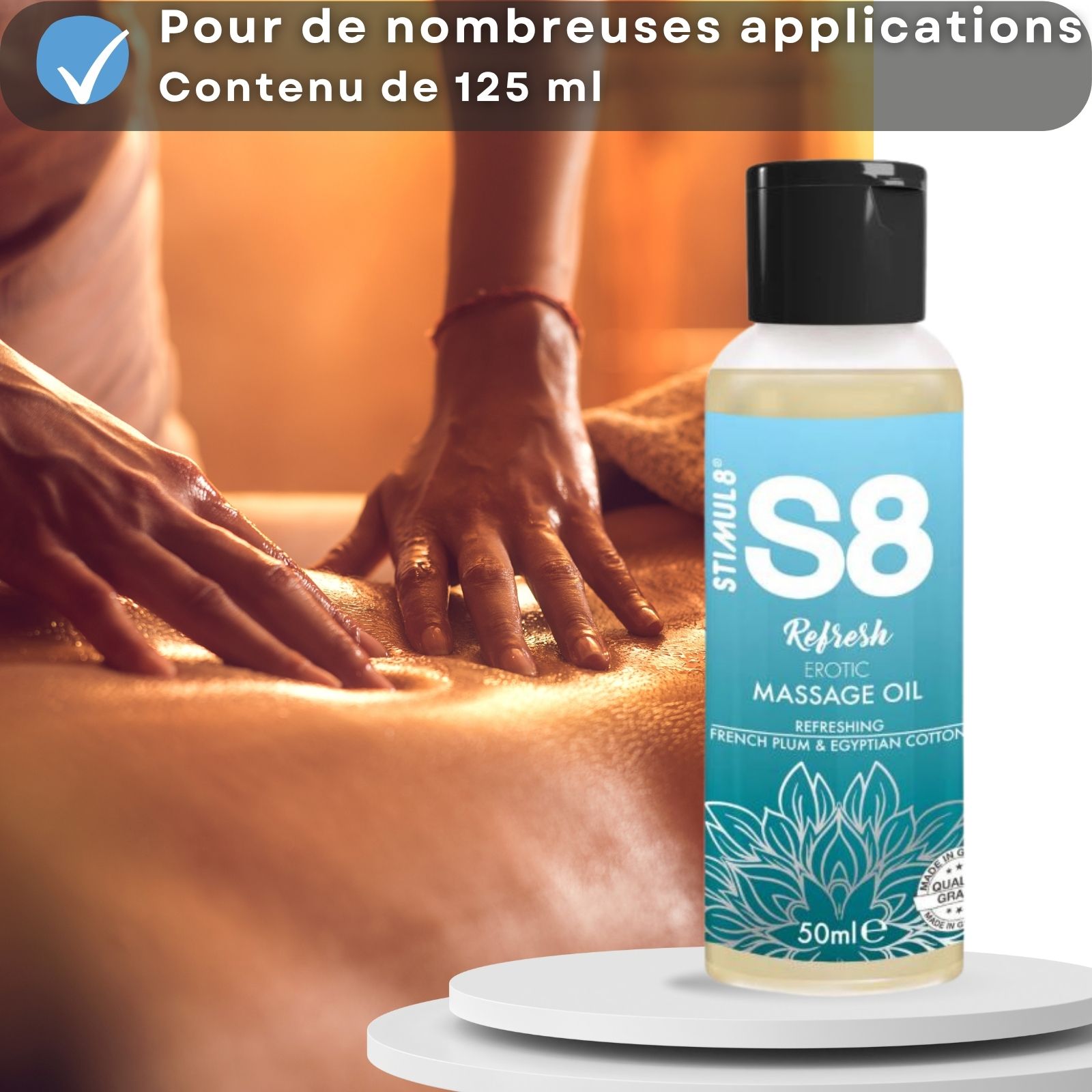 Flacon d'huile de massage S8 Refresh, bouchon noir. Inscription : Erotic Massage Oil. 50ml. Personne massée.
