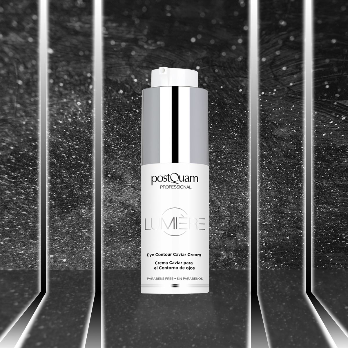 Flacon de crème avec bouchon argenté. Inscription : PostQuam Professional, Lumière, Eye Contour Caviar Cream. Sans parabènes. Sur fond noir.