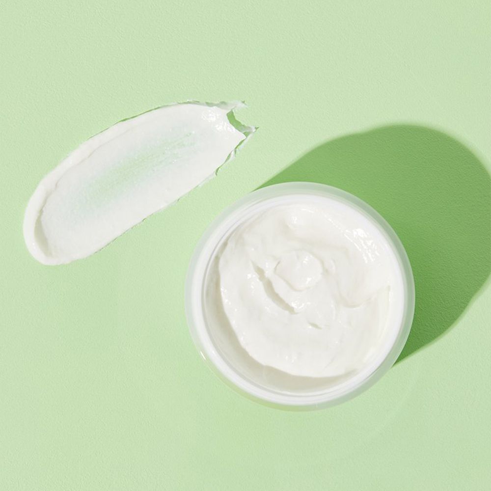 COSRX Centella Blemish Cream, open pot met crème en een veeg ernaast.