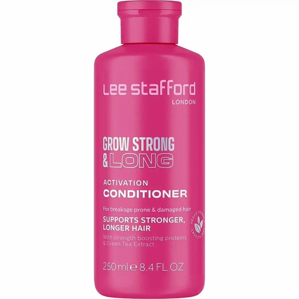 Roze fles met tekst. Tekst: Grow Strong & Long Conditioner. 250 ml. Merk: Lee Stafford.