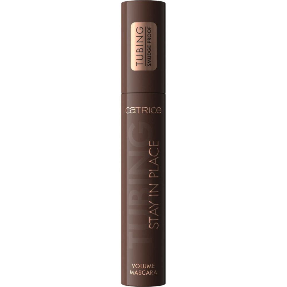 Bruine mascara tube. Opschrift: Catrice, Tubing, Stay In Place, Volume Mascara. Met opschrift: Tubing, Smudge-Proof.