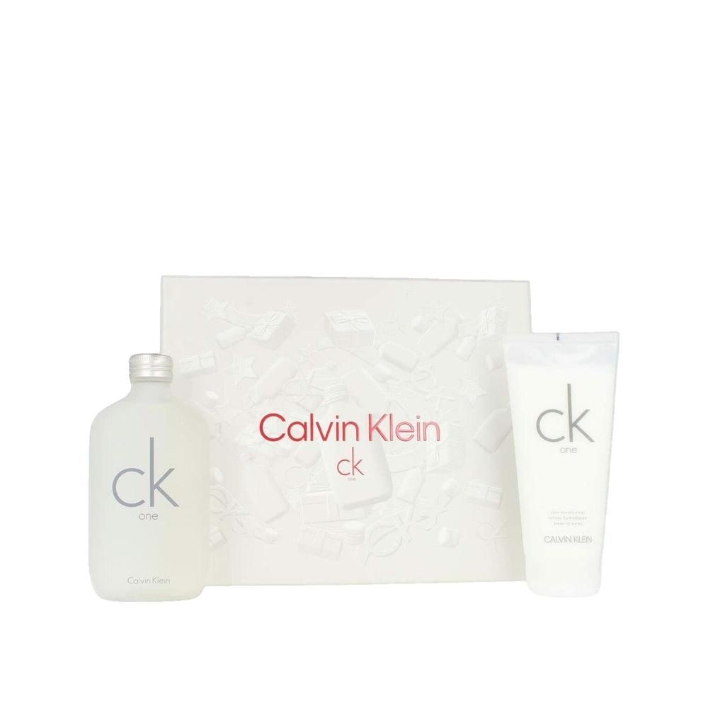 Cadeauset met fles, crème en doos. Op de doos staat Calvin Klein. Op fles en crème staat ck one.