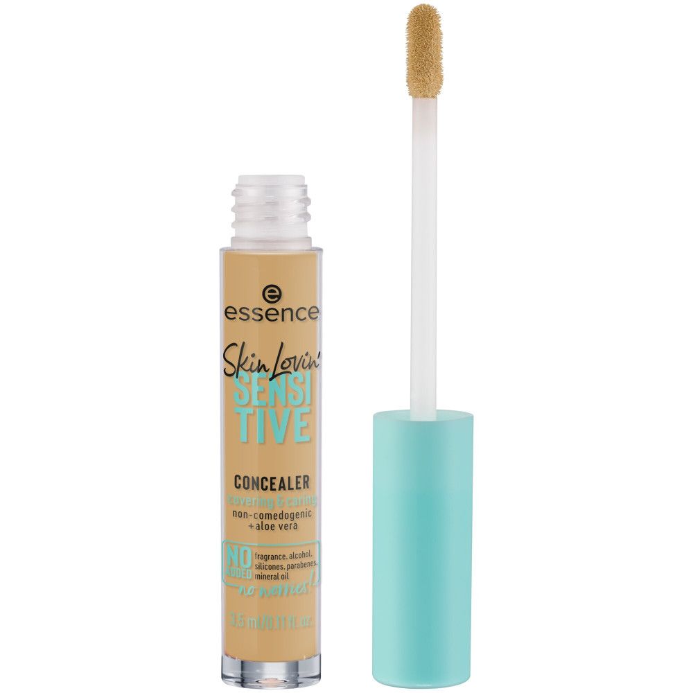 Tube de correcteur ouvert avec applicateur. Liquide beige visible. Inscription : Skin Lovin' Sensitive Concealer. Marque : Essence.
