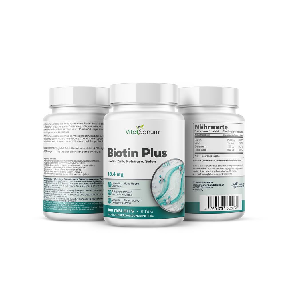 Trois flacons de VitaSanum® Biotin Plus. Flacons blancs avec étiquettes. Inscription : Biotin Plus, Zinc, Acide folique, Sélénium. 100 comprimés.