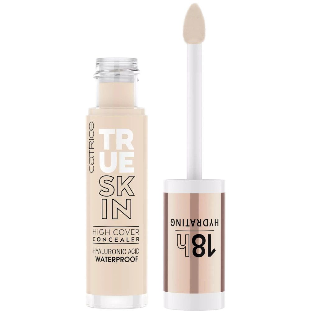 Flacon de correcteur avec applicateur. Inscription : TRUE SKIN, HIGH COVER CONCEALER, HYALURONIC ACID, WATERPROOF. Liquide clair.