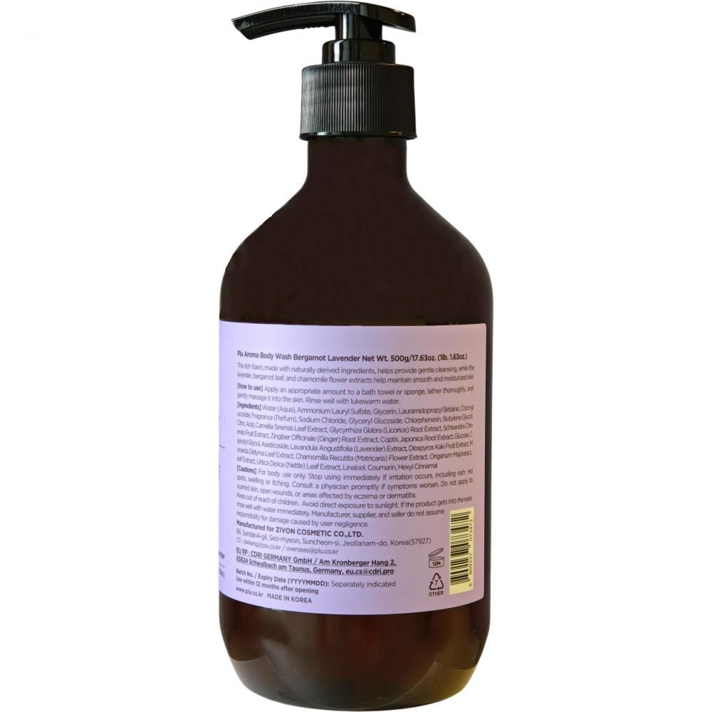 Achterkant van een bruine pompfles met een label en ingrediëntenlijst.
