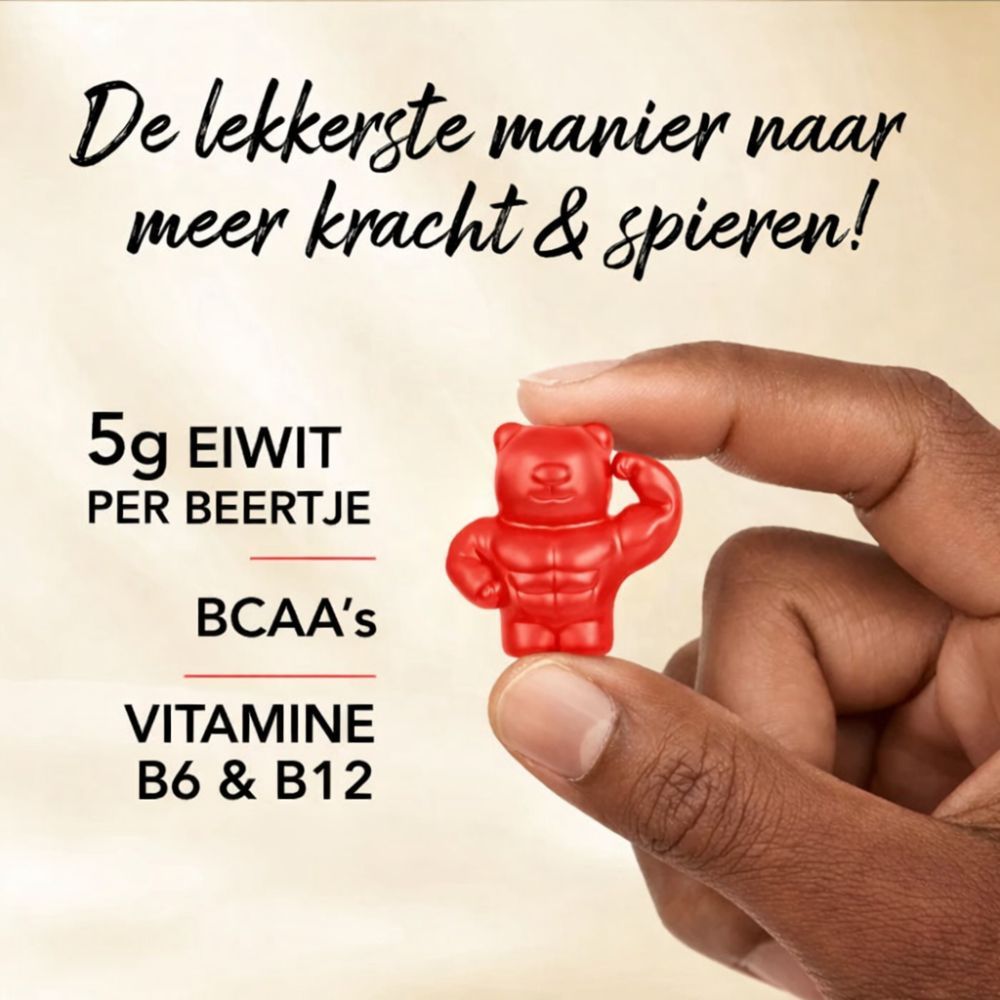 Hand houdt een rode gummybeer vast. Tekst: 5g eiwit, BCAA's, vitamine B6 & B12.