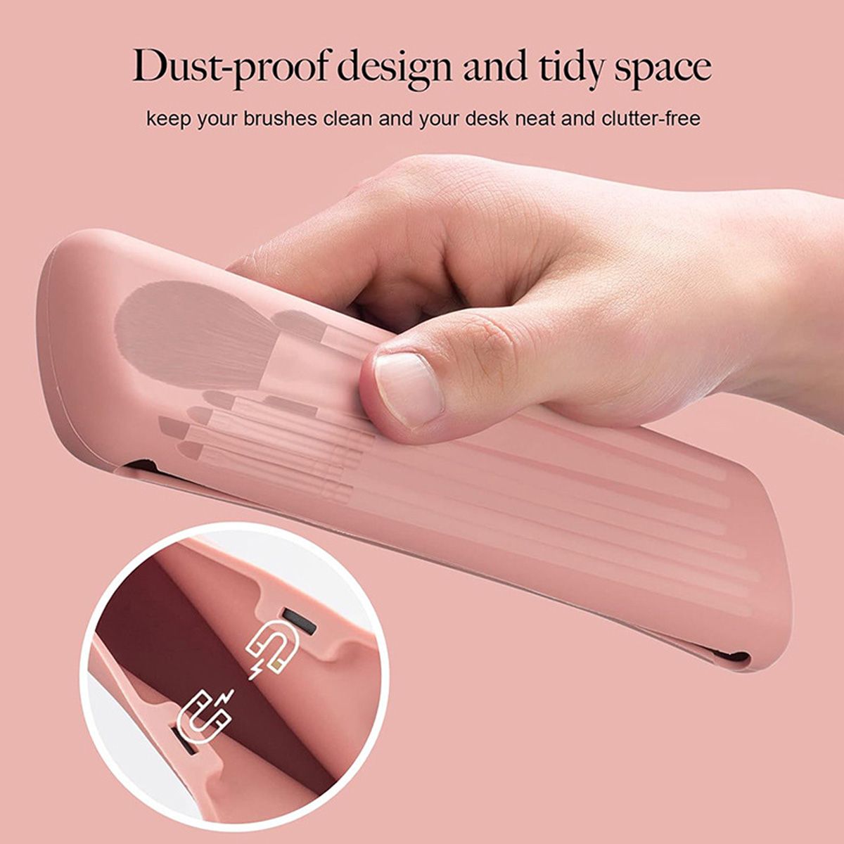Porte-pinceaux de maquillage rose avec couvercle anti-poussière et fermeture magnétique. Montre des pinceaux à l'intérieur.