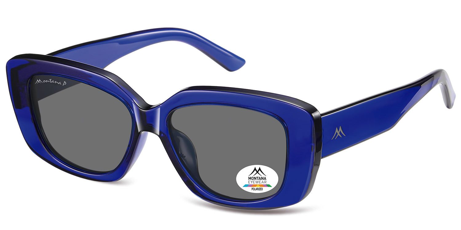 Lunettes de soleil bleues à verres gris. Un autocollant avec le logo Montana Eyewear est sur le verre droit. Les lunettes sont légèrement en biais.