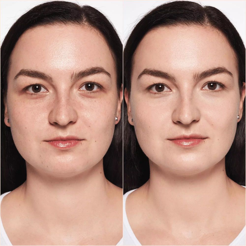 Comparaison avant-après : visage d'une femme avant et après l'application du fond de teint. Amélioration notable du teint.