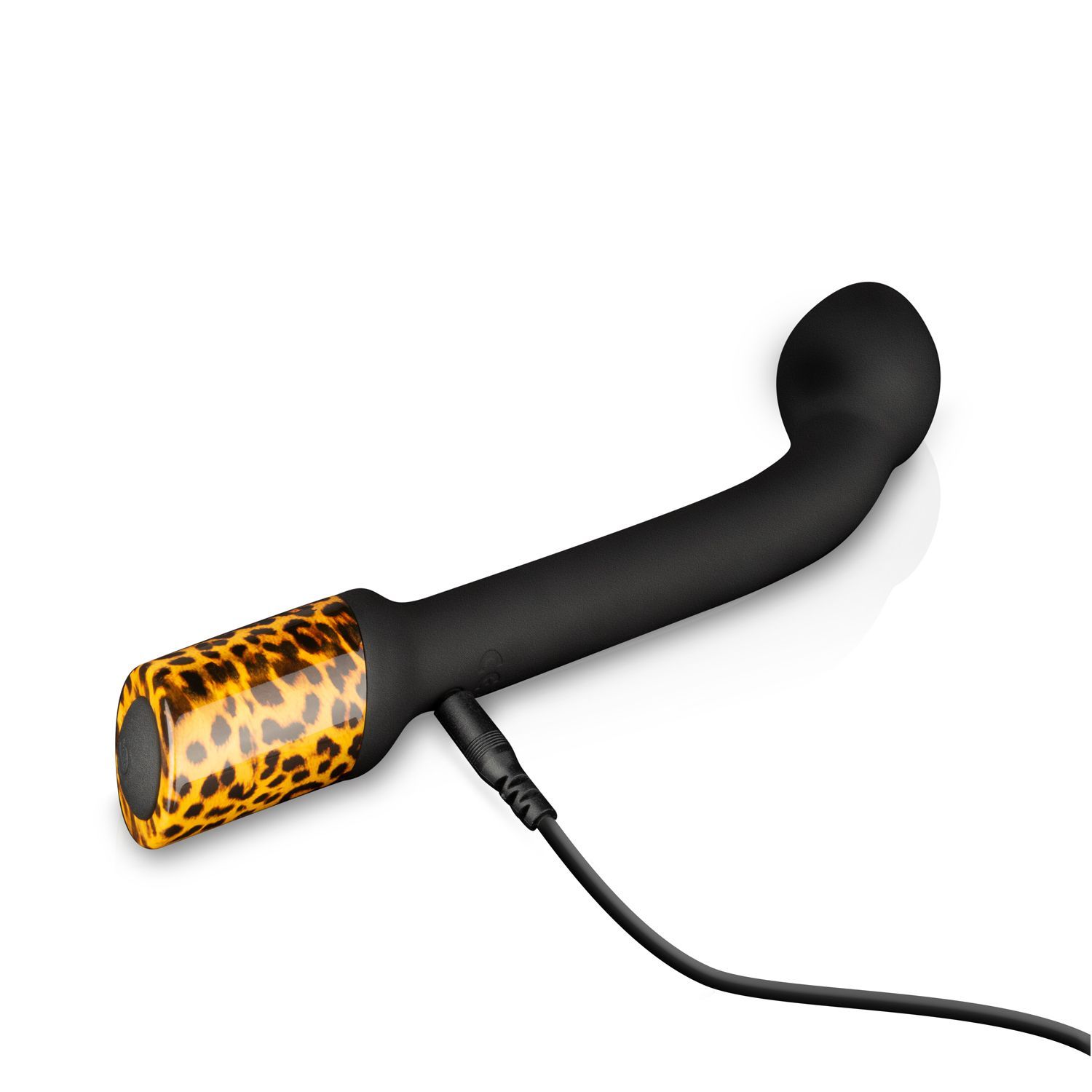 Vibrateur noir incurvé avec base à motif léopard, avec un câble branché. Posé sur fond blanc.