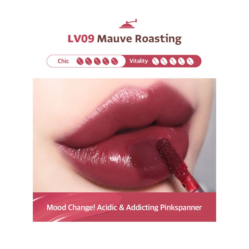 Lèvres avec rouge à lèvres teinté Mauve Roasting. Texte: LV09 Mauve Roasting. Échelle d'évaluation.