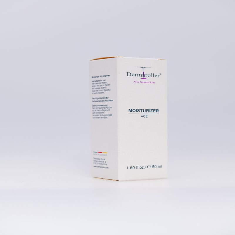 Verpakking van Dermaroller Moisturizer ACE met Duitse en Engelse instructies.