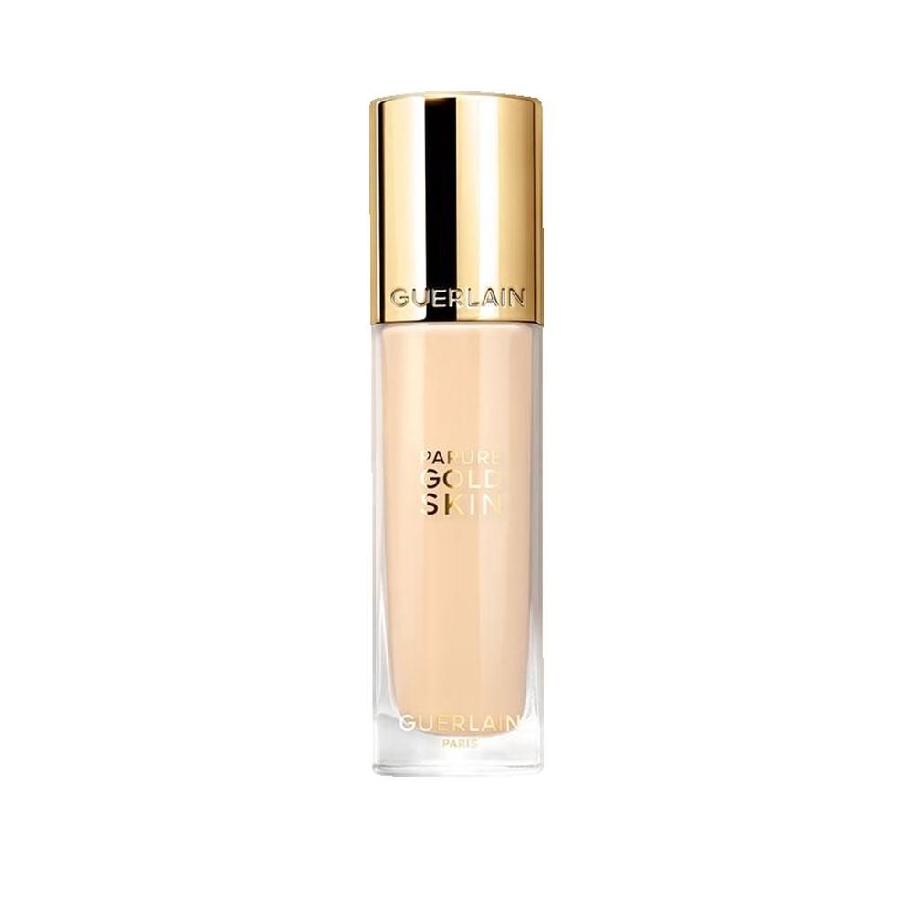Vloeibare foundation in glazen fles, gouden dop. Opschrift: NATURAL GOLD SKIN. Merk: Guerlain.