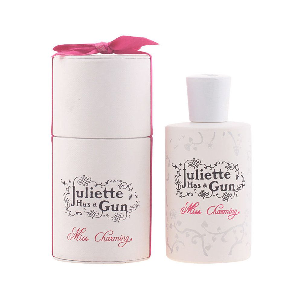 Parfumfles en verpakking. Wit, roze strik. Opschrift: Juliette Has a Gun, Miss Charming.