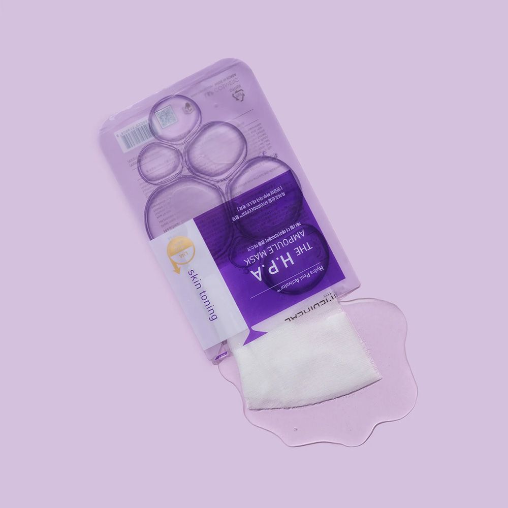Emballage ouvert MEDIHEAL H.P.A Glowing Ampoule Mask. Masque et liquide sur fond violet. Texte: Skin Toning.