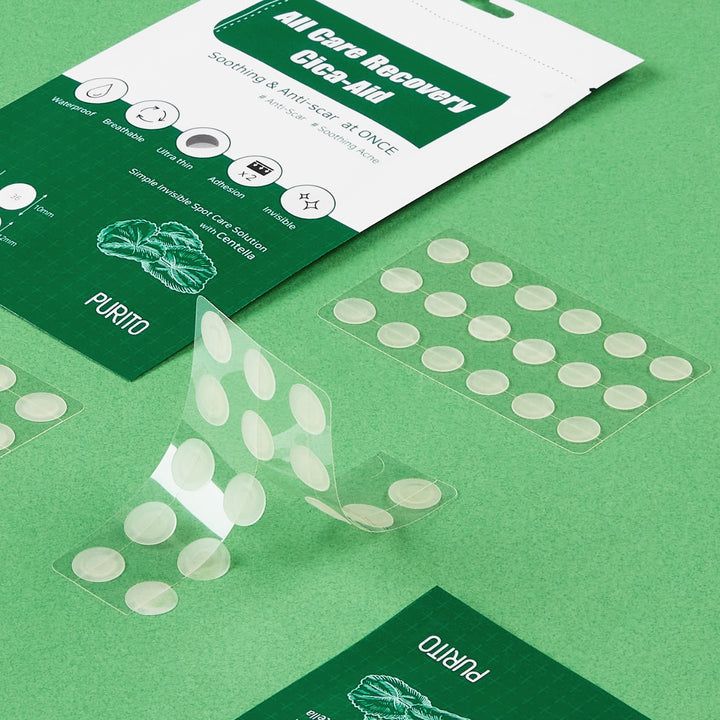 Transparante, ronde pleisters op folie. Verpakking met tekst: PURITO, All Care Recovery Cica-Aid. Op groene achtergrond.
