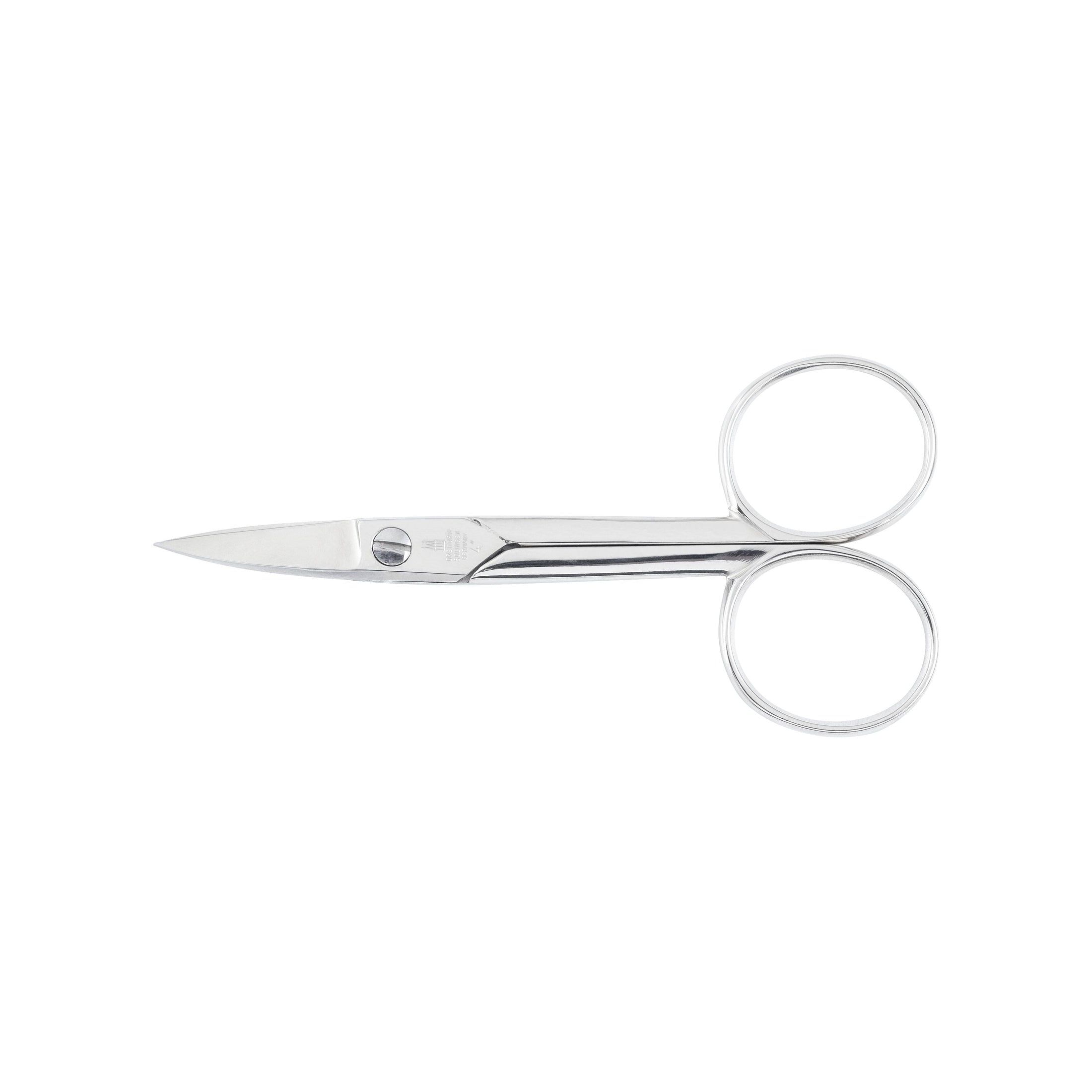 Ciseaux à ongles en métal. Avec deux anneaux pour les doigts et des lames pointues. Inscription sur la lame.