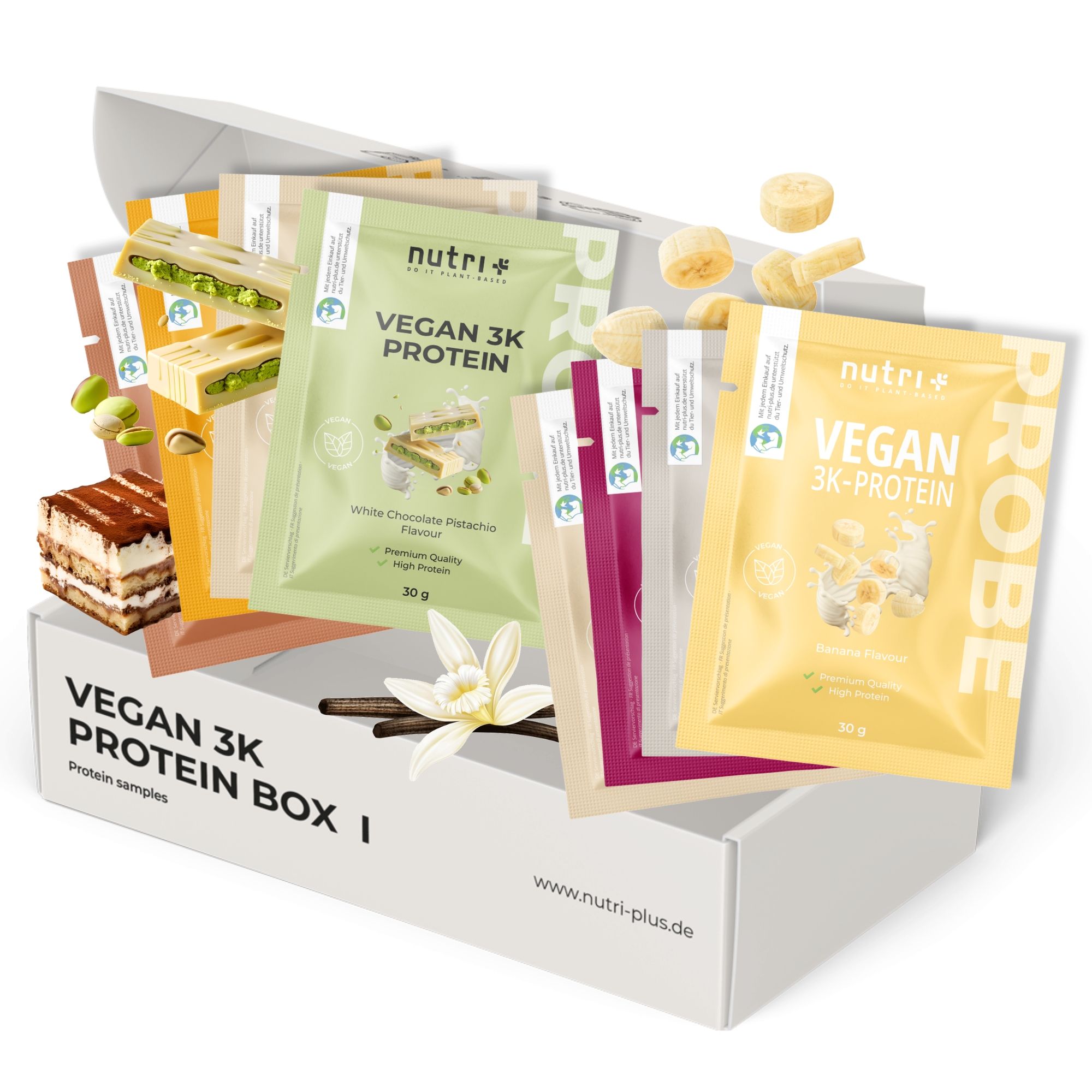 Boîte ouverte avec échantillons de protéines 3K végétaliennes. Différentes saveurs en sachets. Tranches de banane et gousse de vanille.
