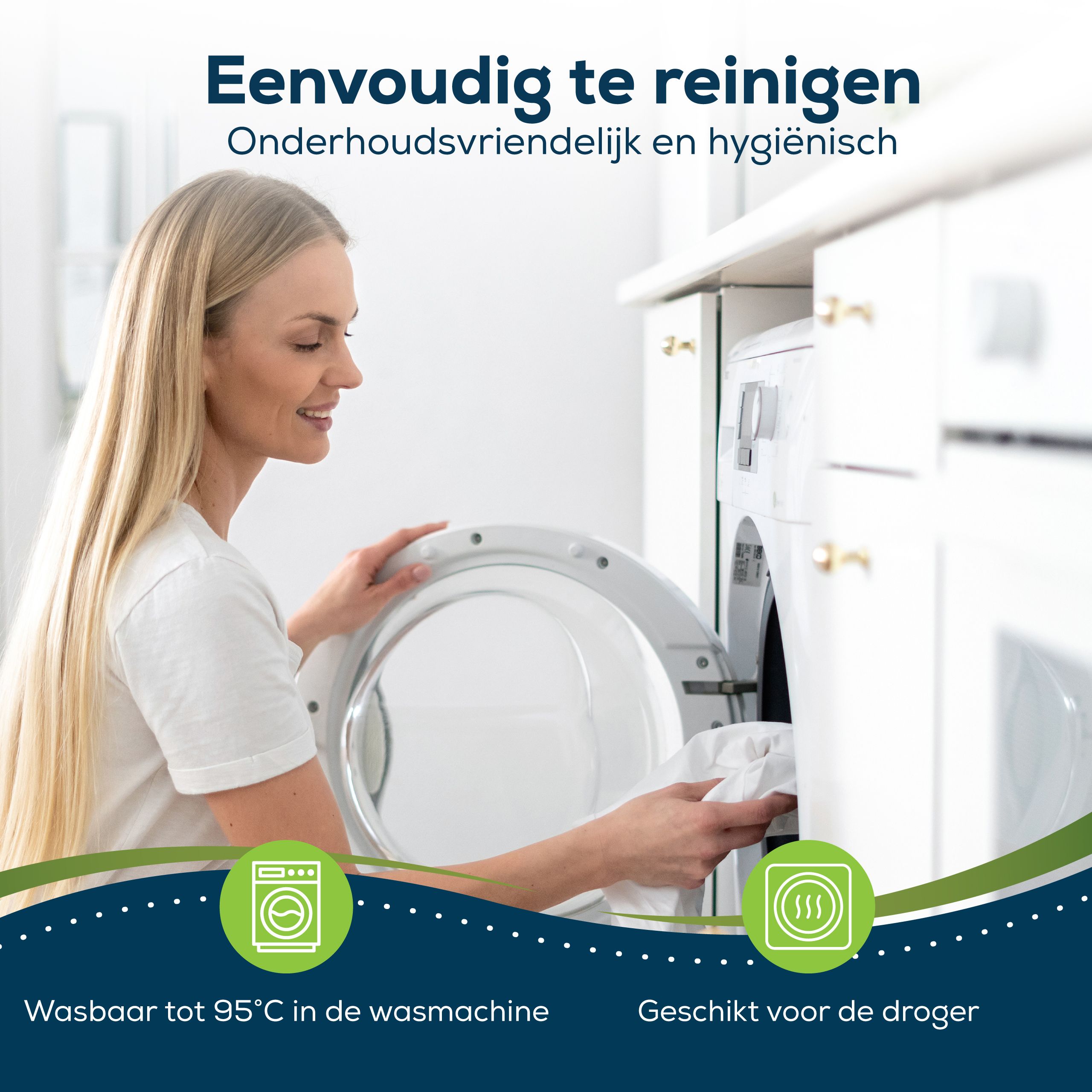 Vrouw legt matrasbeschermer in wasmachine. Tekst: Eenvoudig te reinigen. Wasbaar tot 95°C, geschikt voor droger.
