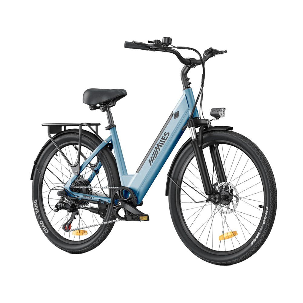 Vélo électrique bleu avec cadre noir, porte-bagages et phare. Marque HillMiles.