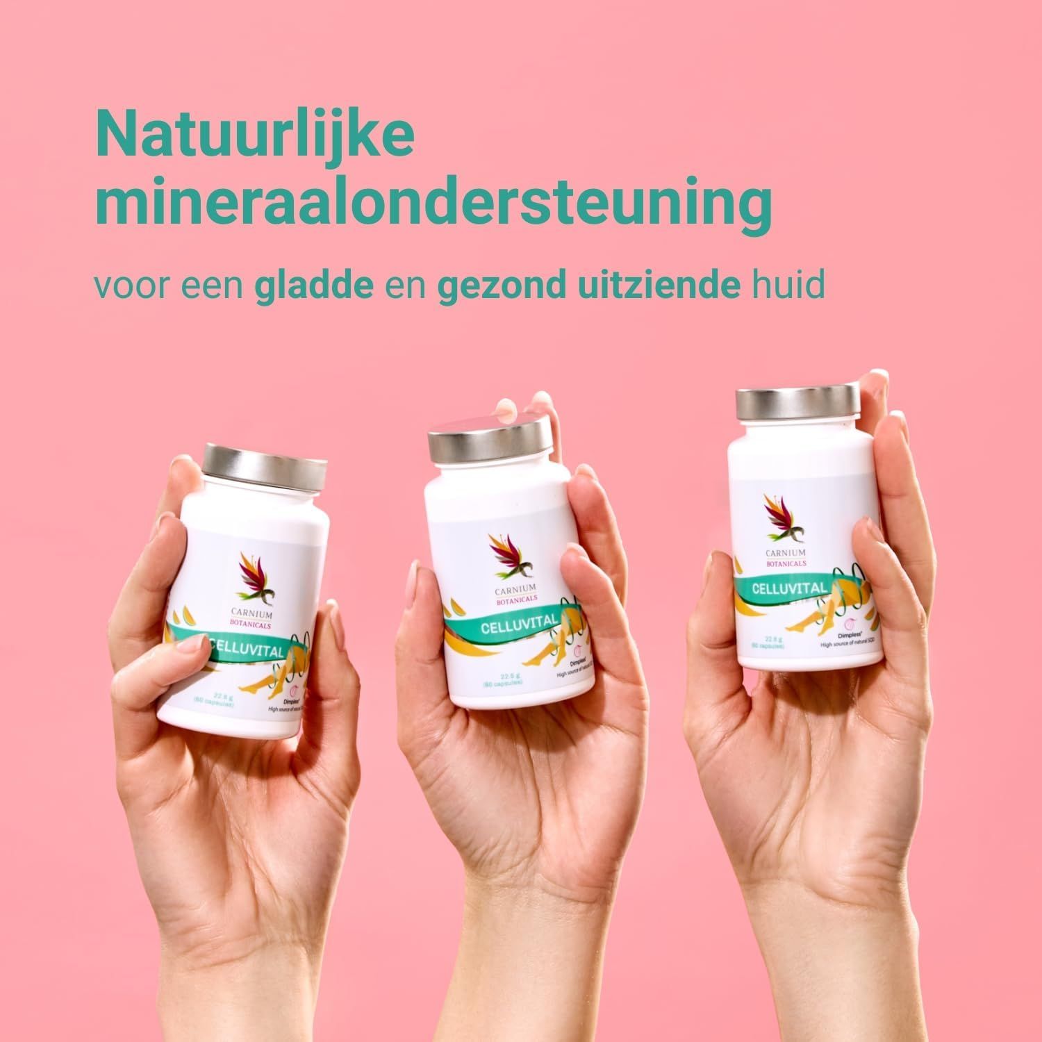 Drie handen houden witte pillenpotjes met zilveren deksels. Het etiket toont een vogel en de tekst 'CELLUVITAL'.