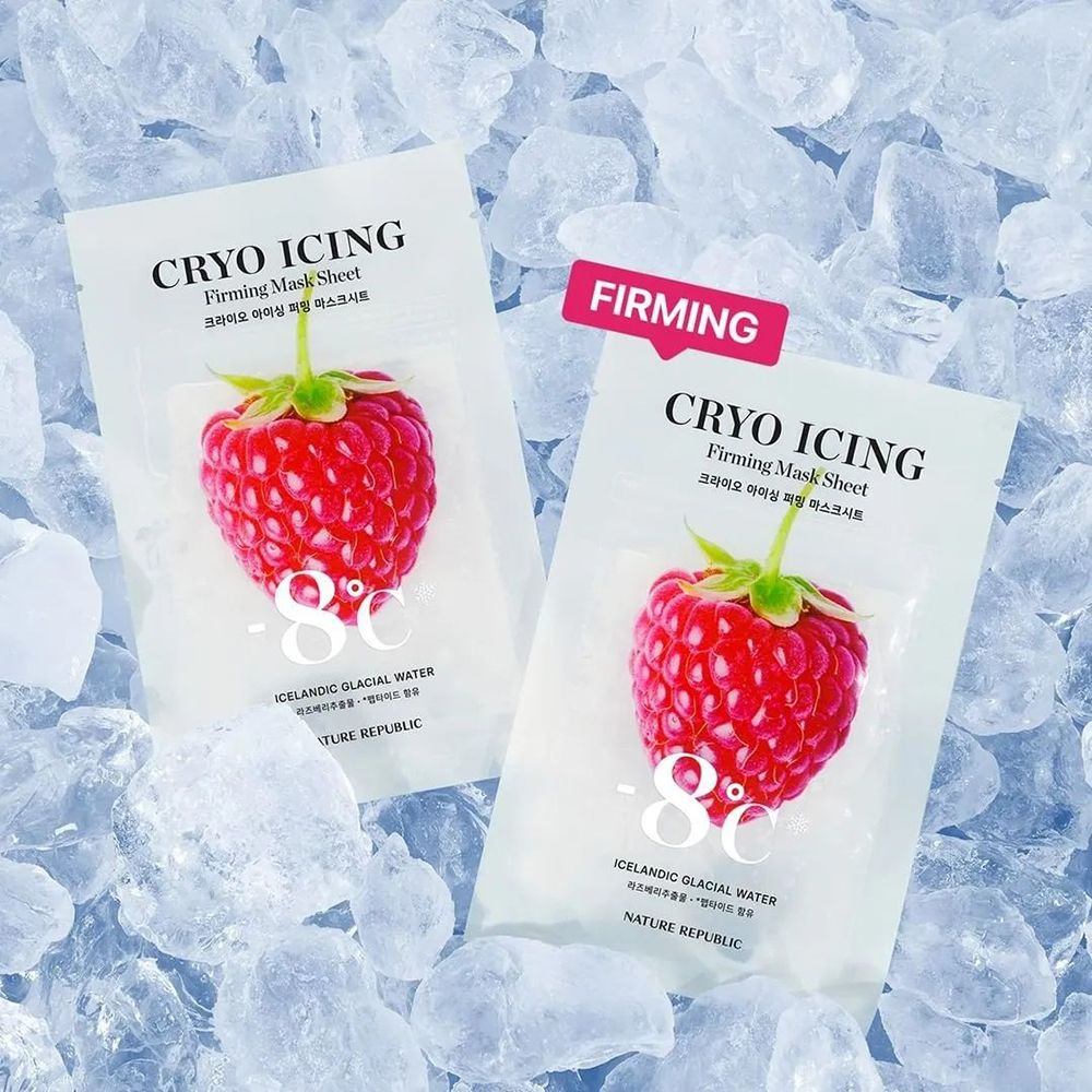 Deux sachets avec image de framboise. Inscription : Cryo Icing Firming Mask Sheet. Placé sur de la glace.