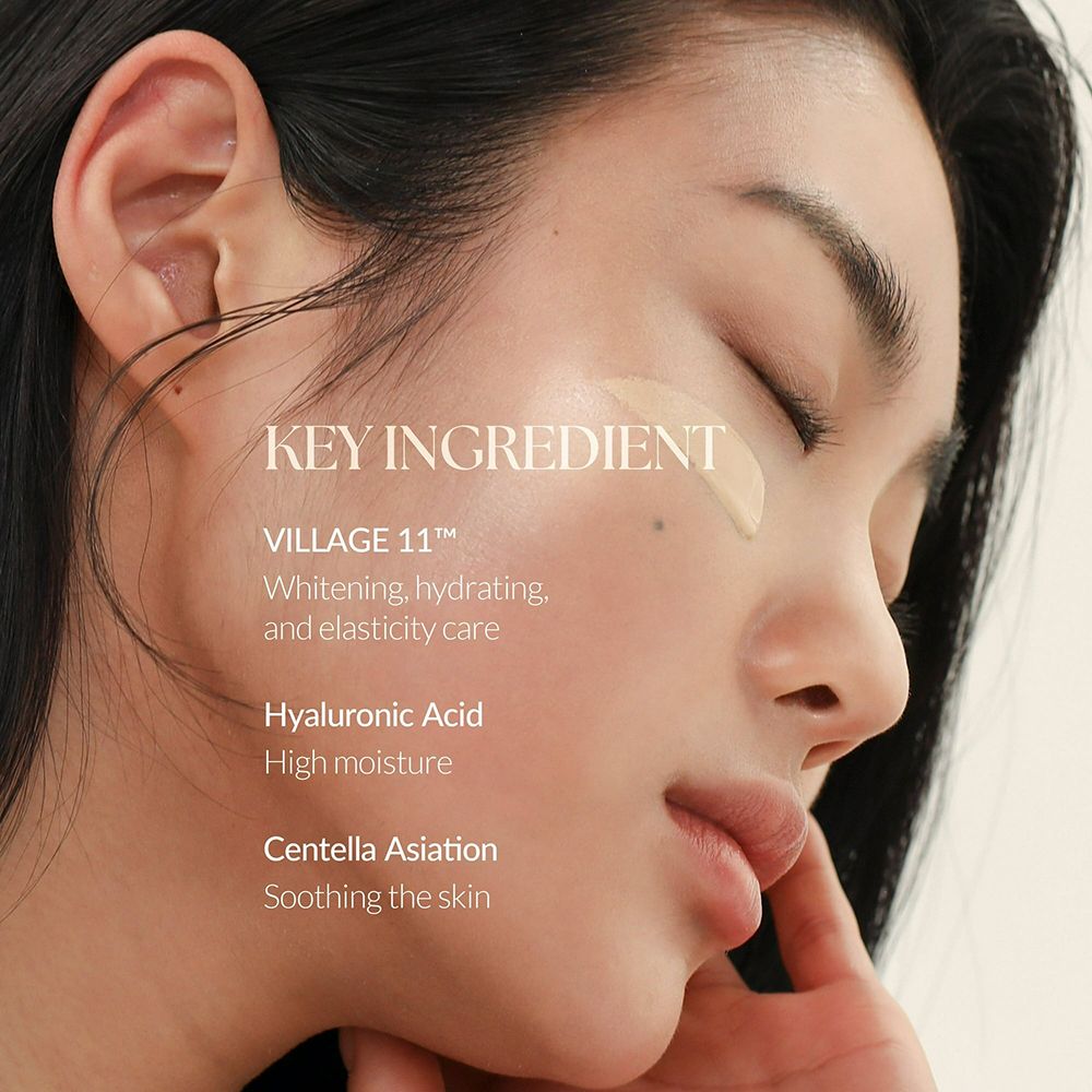 Close-up van een gezicht met BB Cream. Tekst: Key Ingredient, Village 11, Hyaluronzuur, Centella Asiatica.