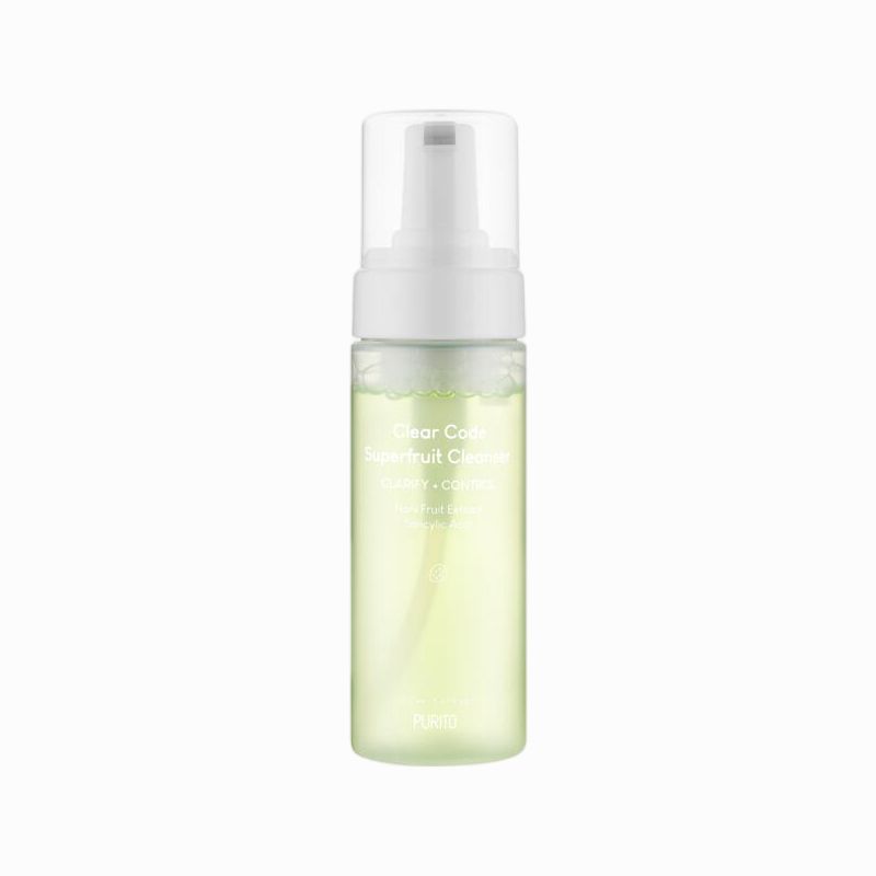 Transparante fles met witte pomp. Opschrift: Clear Code Superfruit Cleanser. PURITO-logo.