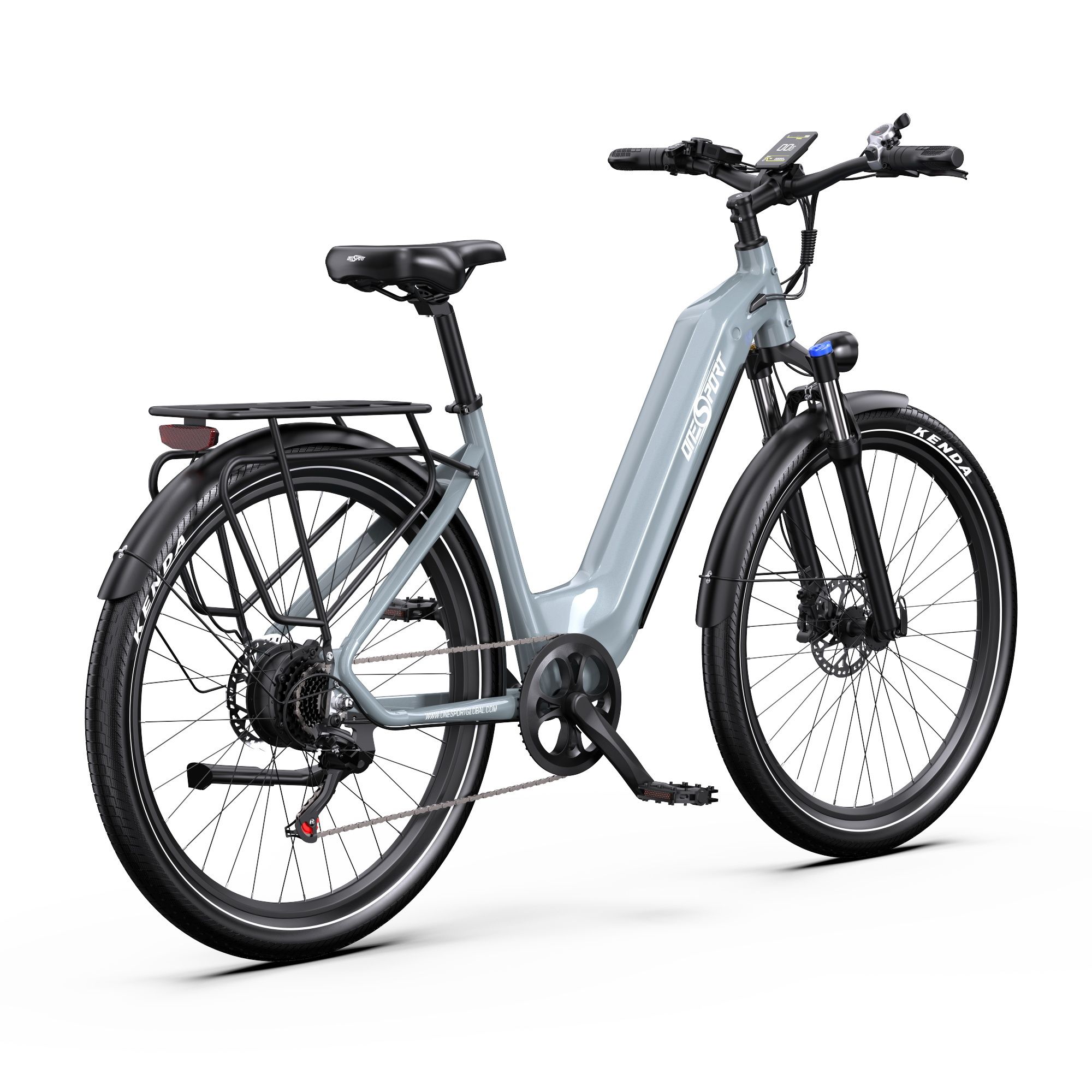 Vélo électrique gris, vue diagonale. Porte-bagages, selle et pneus noirs. Marque ONESPORT.