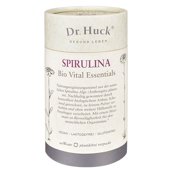 Cilindrische kartonnen doos met opschrift: Dr. Huck, Spirulina Bio Vital Essentials. Vegan, lactosevrij, glutenvrij. Plantillustraties.