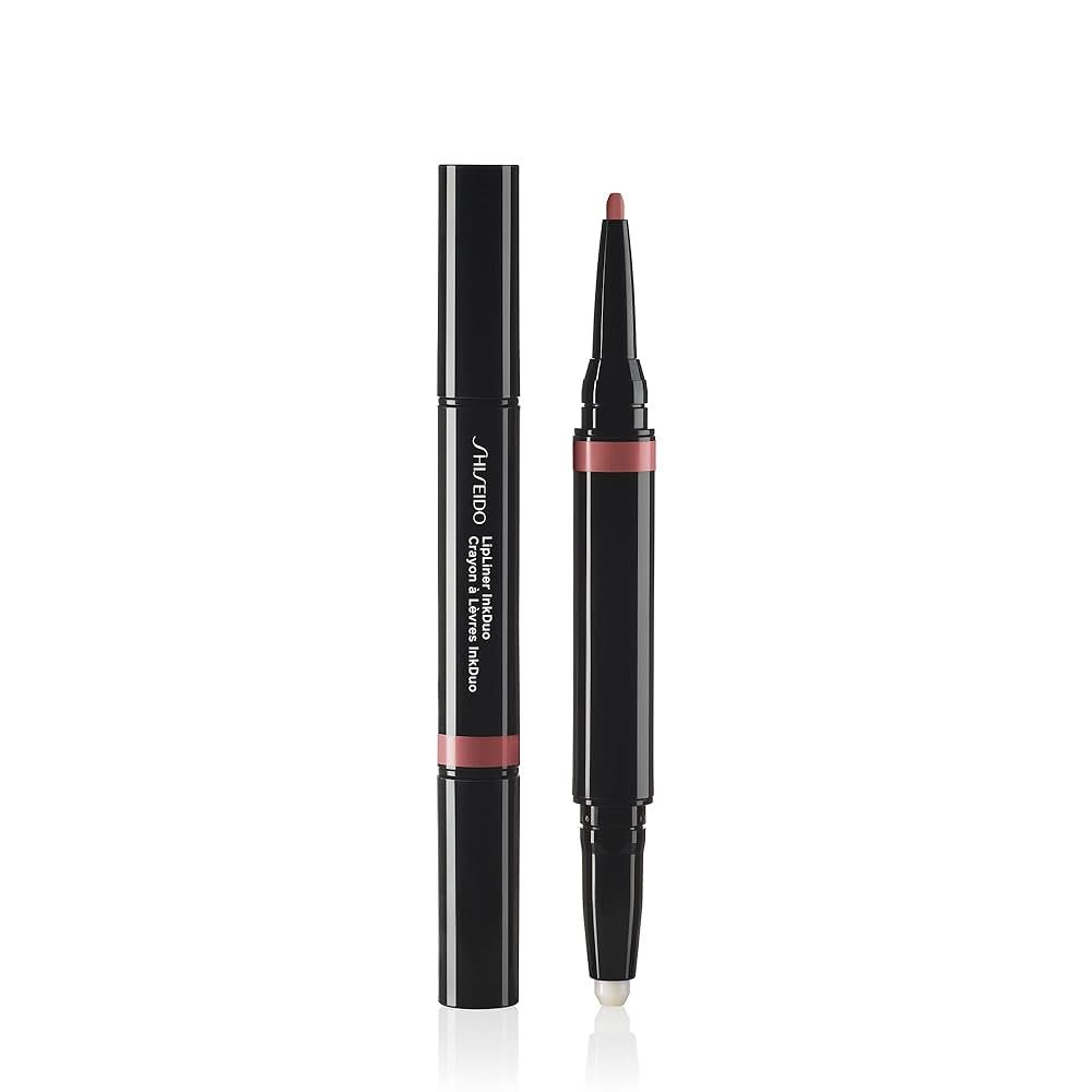 Dubbele lippenstift met zwarte behuizing. Opschrift: SHISEIDO Lip Liner Ink Duo 03. Eén stift open, één dicht.