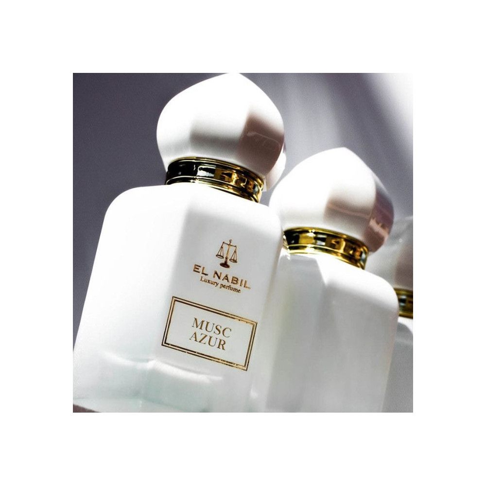 Flacon blanc, détails dorés, bouchon blanc. Inscription: El Nabil, Musc Azur. Reflet.