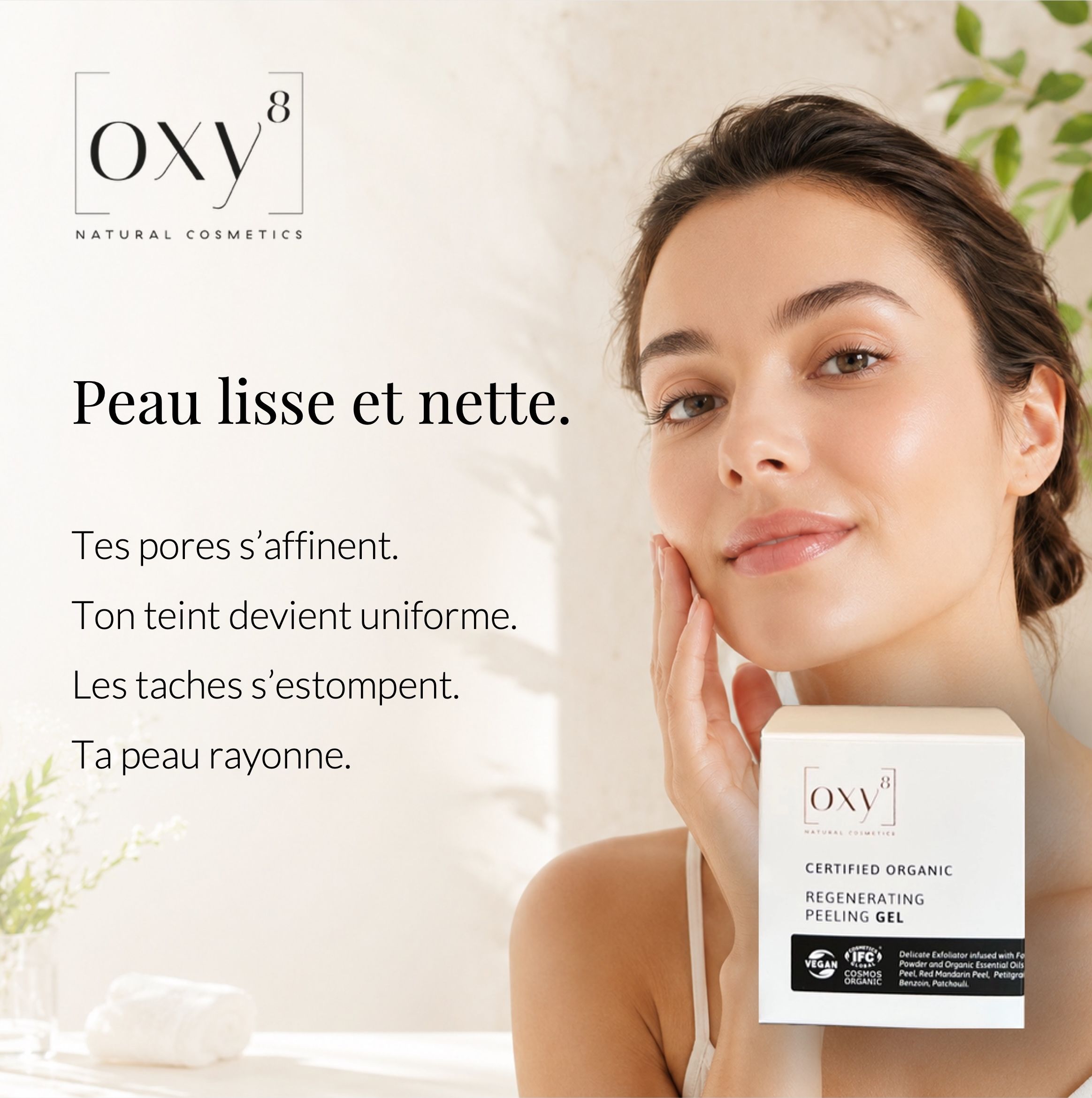 Femme touchant son visage. Emballage à côté. Texte: Peau lisse et nette.