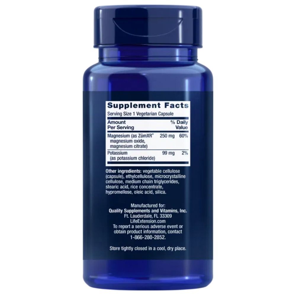 Étiquette Supplement Facts sur une capsule bleue. Indique Magnésium 250 mg, Potassium 99 mg et autres ingrédients.